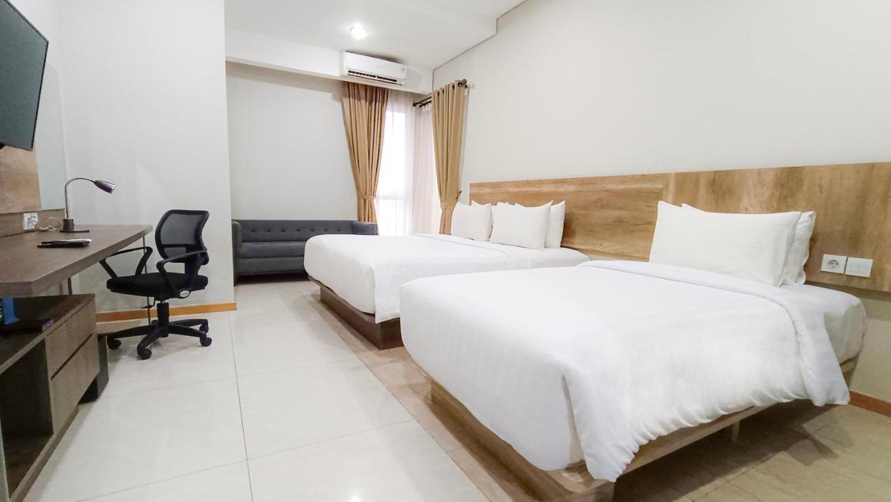 Grande Valore Hotel Cikarang Extérieur photo