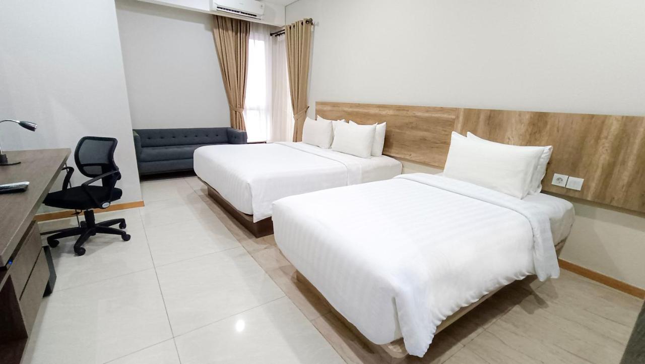 Grande Valore Hotel Cikarang Extérieur photo