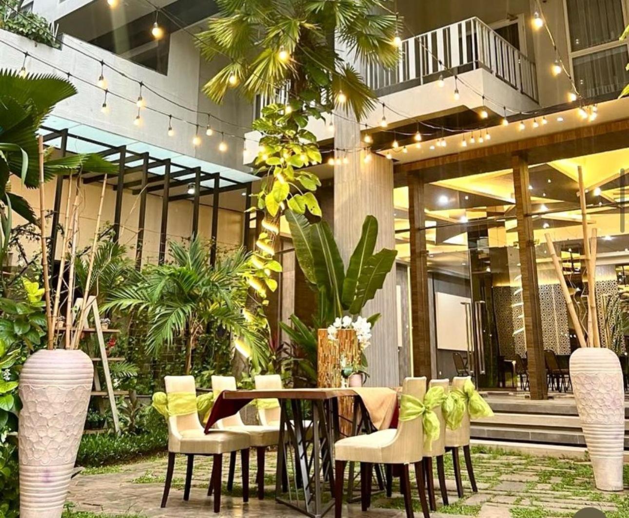 Grande Valore Hotel Cikarang Extérieur photo